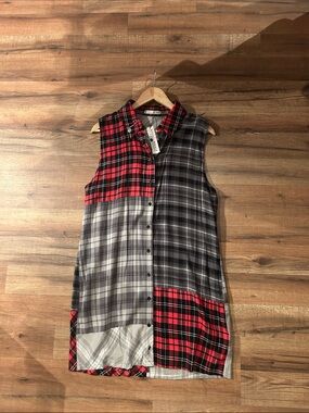 Alice + Olivia Red, Black & Gray Plaid Sleeveless Button-Down